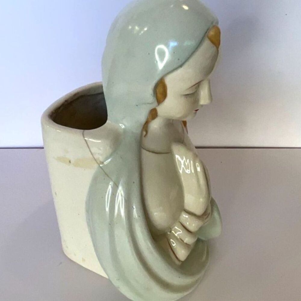 Stunning vintage Blessed Mother planter; Mother Mary with praying hands must see - Picture 3 of 6
